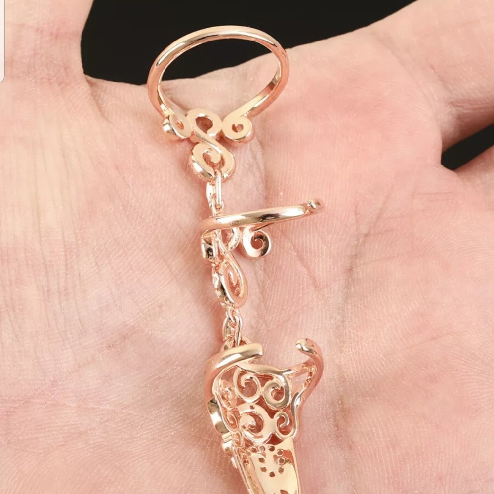 Beautiful white sapphire gold swirl 3 knuckle cuff - Picture 3 of 6